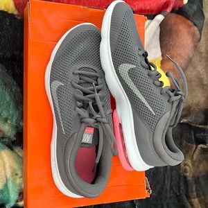 grey and pink nike air max